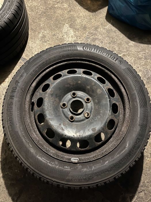 Opony zimowe na felgach stalowych