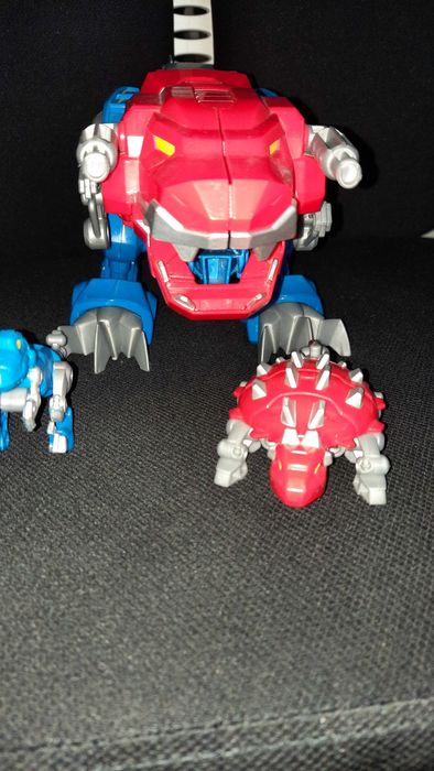 Dinozaur zmieniający się w robota