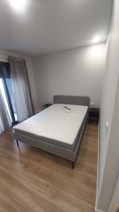 Alugo quarto com kitchenette