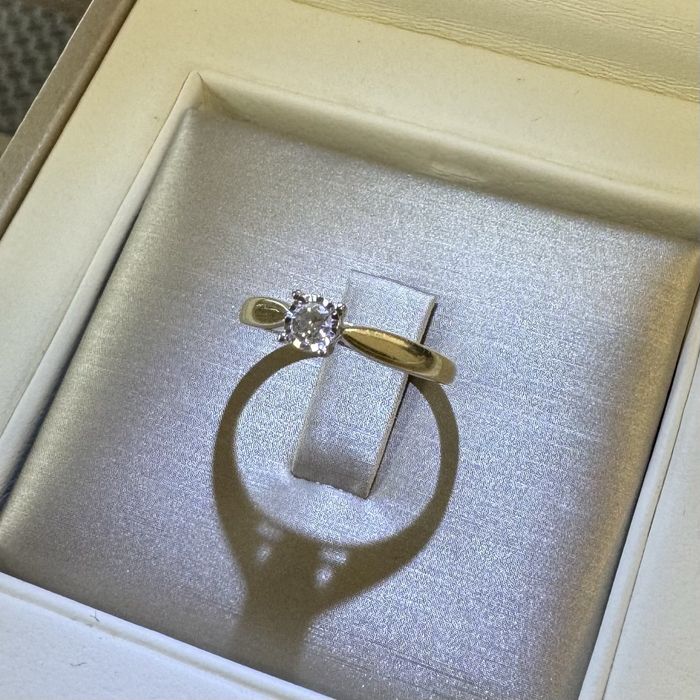 Złoty pierścionek z diamentem • pr.585 • roz.14 • Lombard Halogsm Łódź