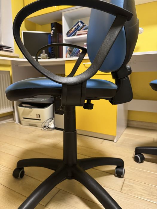 Компʼютерне крісло/для навчанна