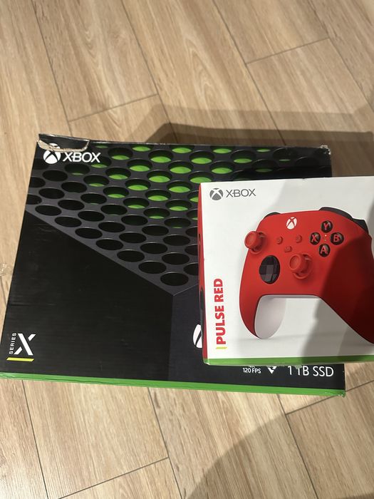 Konsola Xbox x plus dwa pady