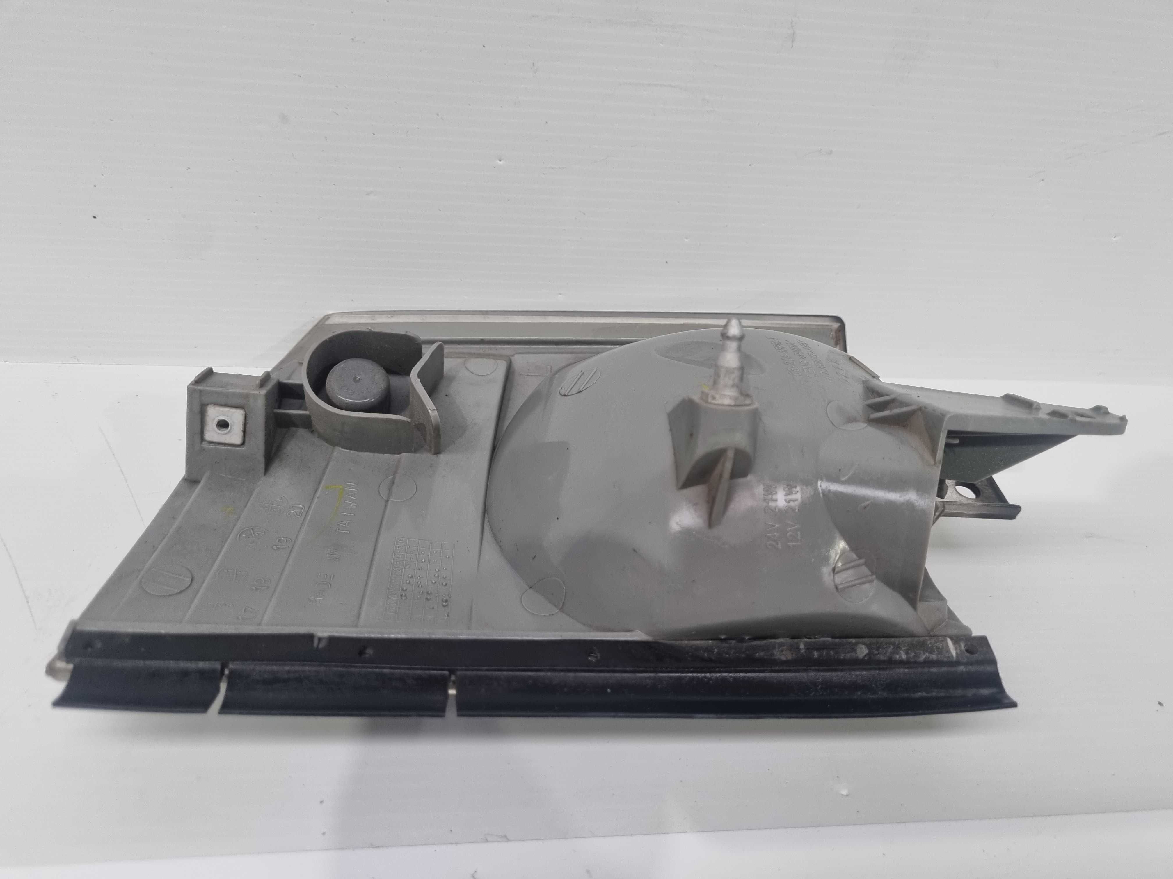 Pisca lateral esquerdo e direito Mitsubishi Canter Fuso
