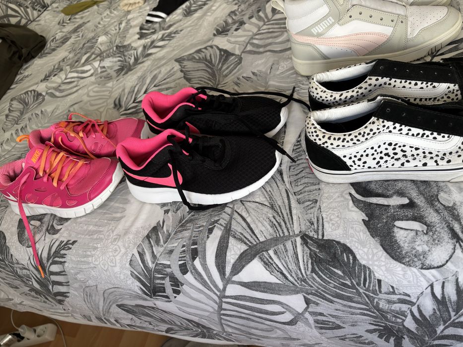 Vendo saco com estes 4 pares de tenis