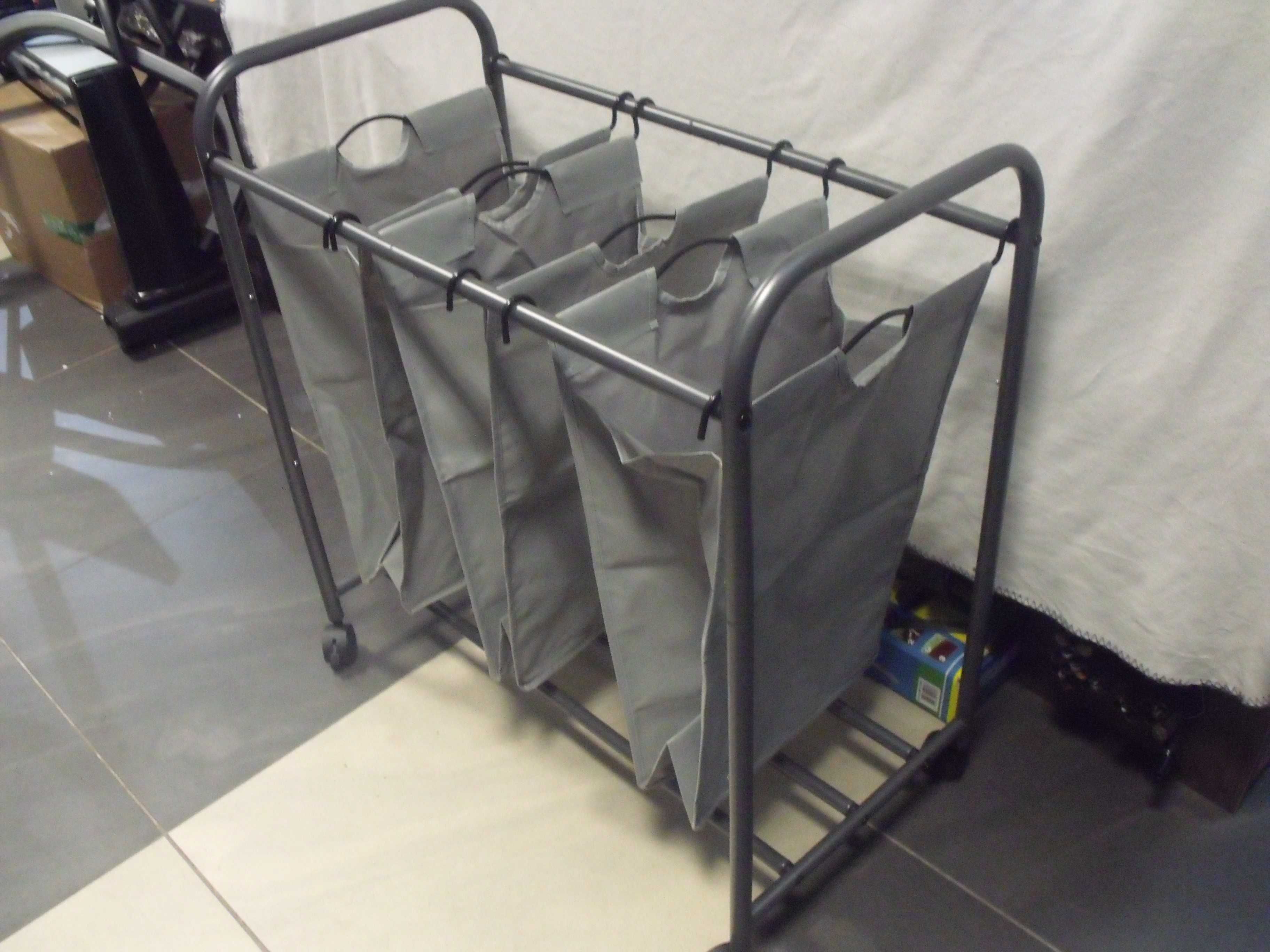 Kosz na pranie z 3 przegródkami mobilny 3 x 44L szary  Songmics
