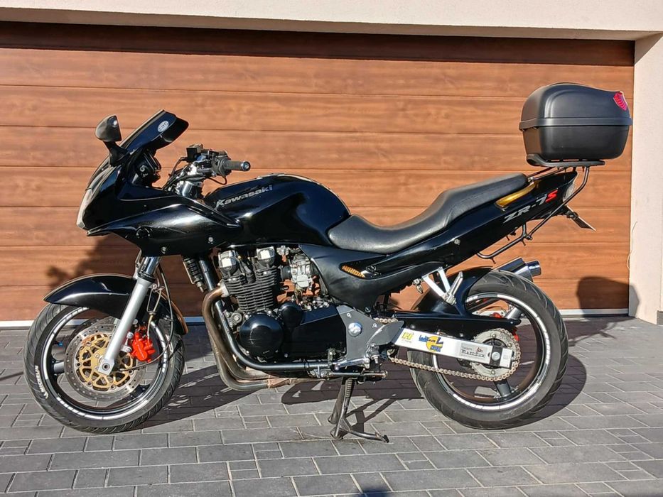 * Kawasaki ZR-7S.