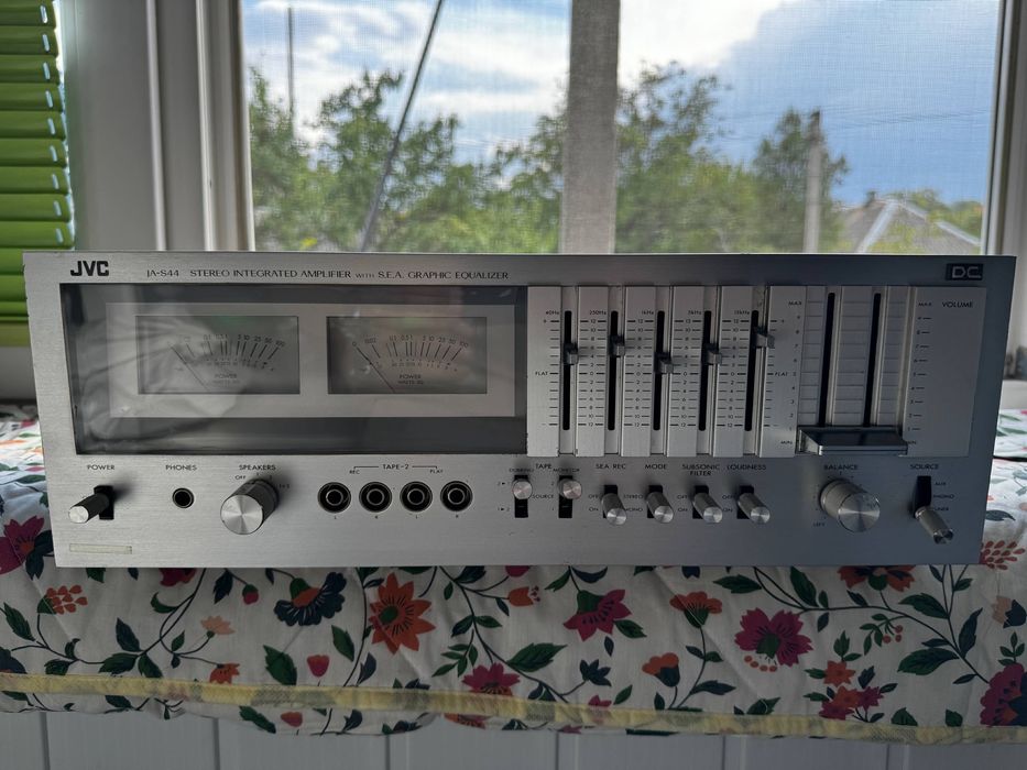 Дека, підсилювач JVS, акустика Technics SB