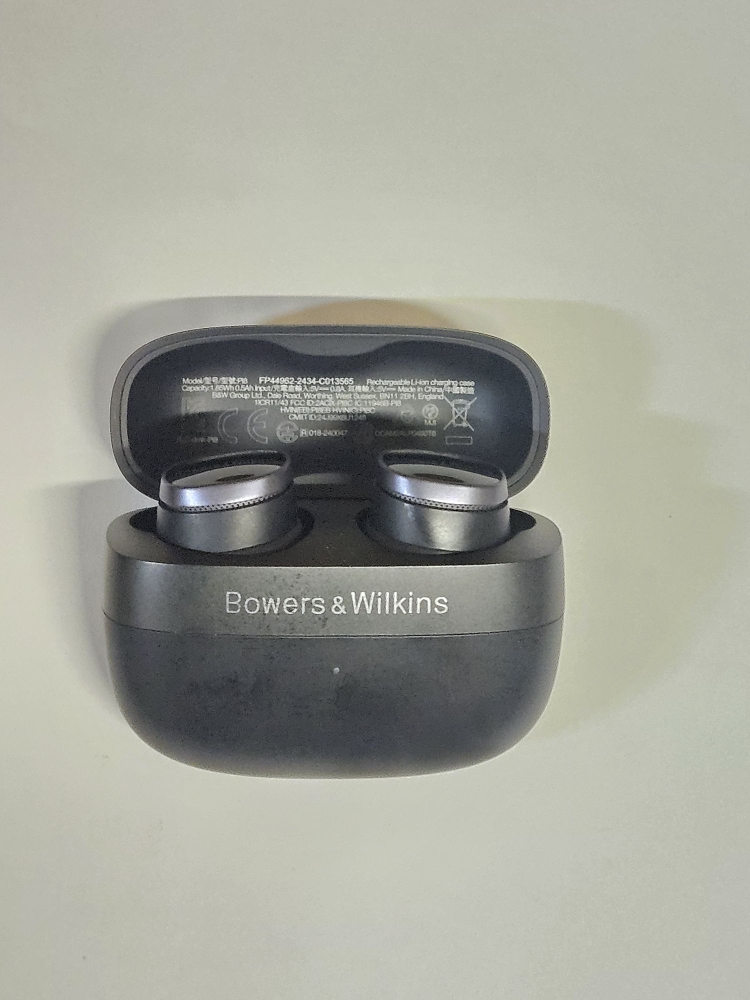 Бездротові TWS навушники Bowers & Wilkins Pi 8 Black