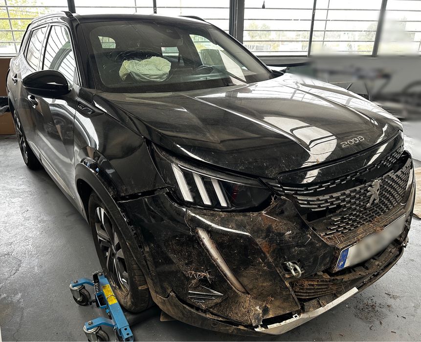 Peugeot 2008 1.2 GT - SALVADO