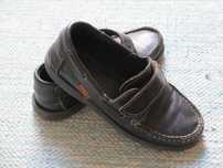 Sapatos em Pele nº27 e nº 30