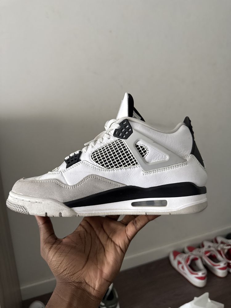 Air Jordan 4 military black em muito bom estado 44