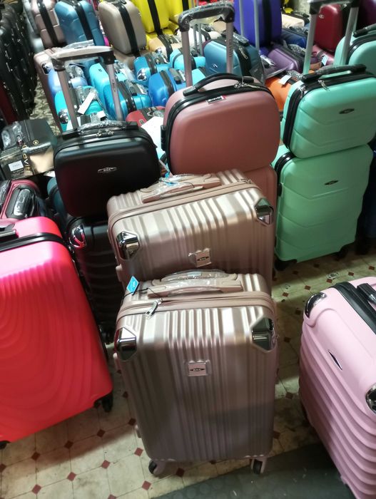 walizka średnia xl  podróżna na 4 kołach z abs