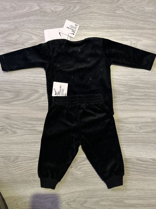 Komplet niemowlęcy Nike r. 6 miesiecy, nowy