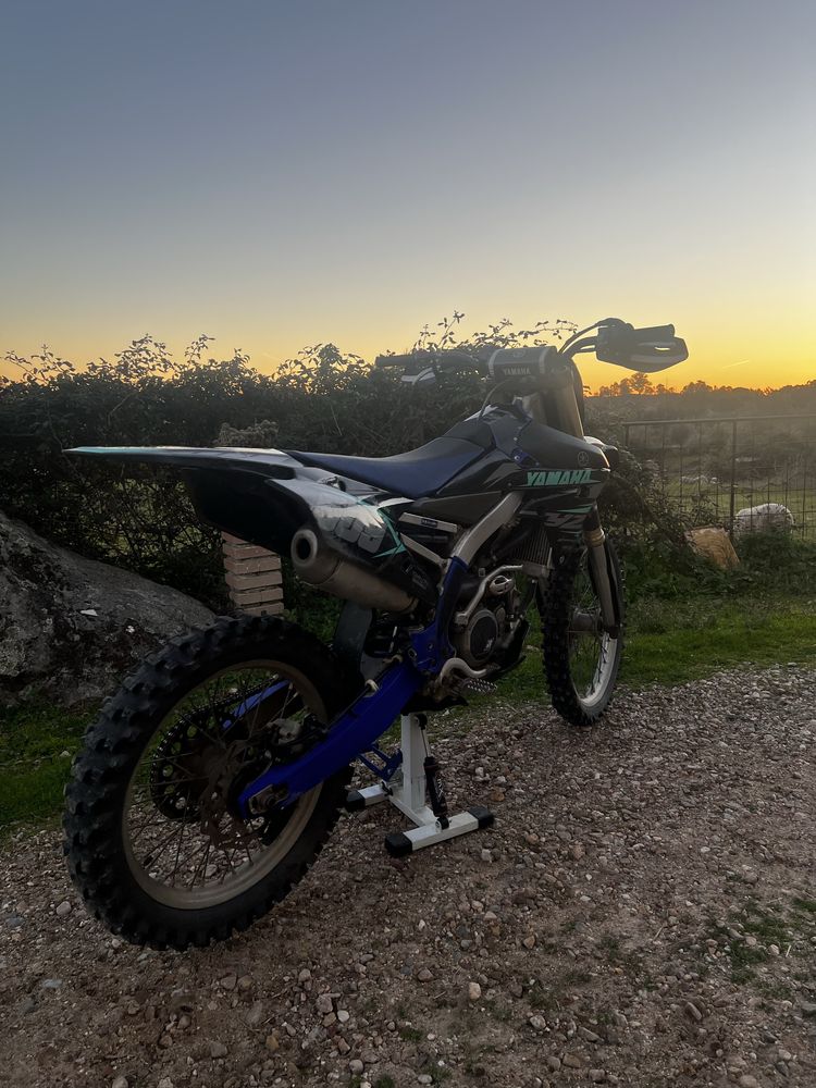 Yamaha yz250f.