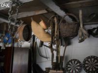 Antiguidades e tambem charrete antiga