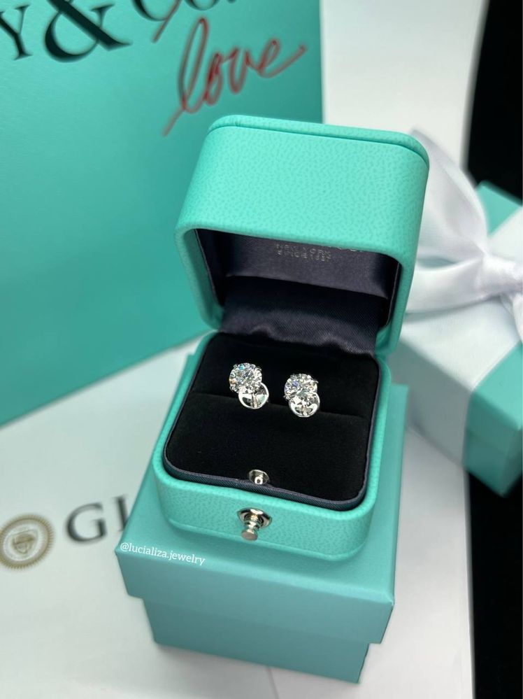 Сережки пусети з діамантами 2.02ct  У стилі Tiffany Біле золото