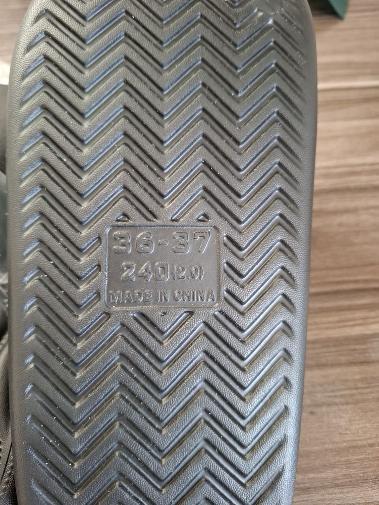 Гумові шльопанці