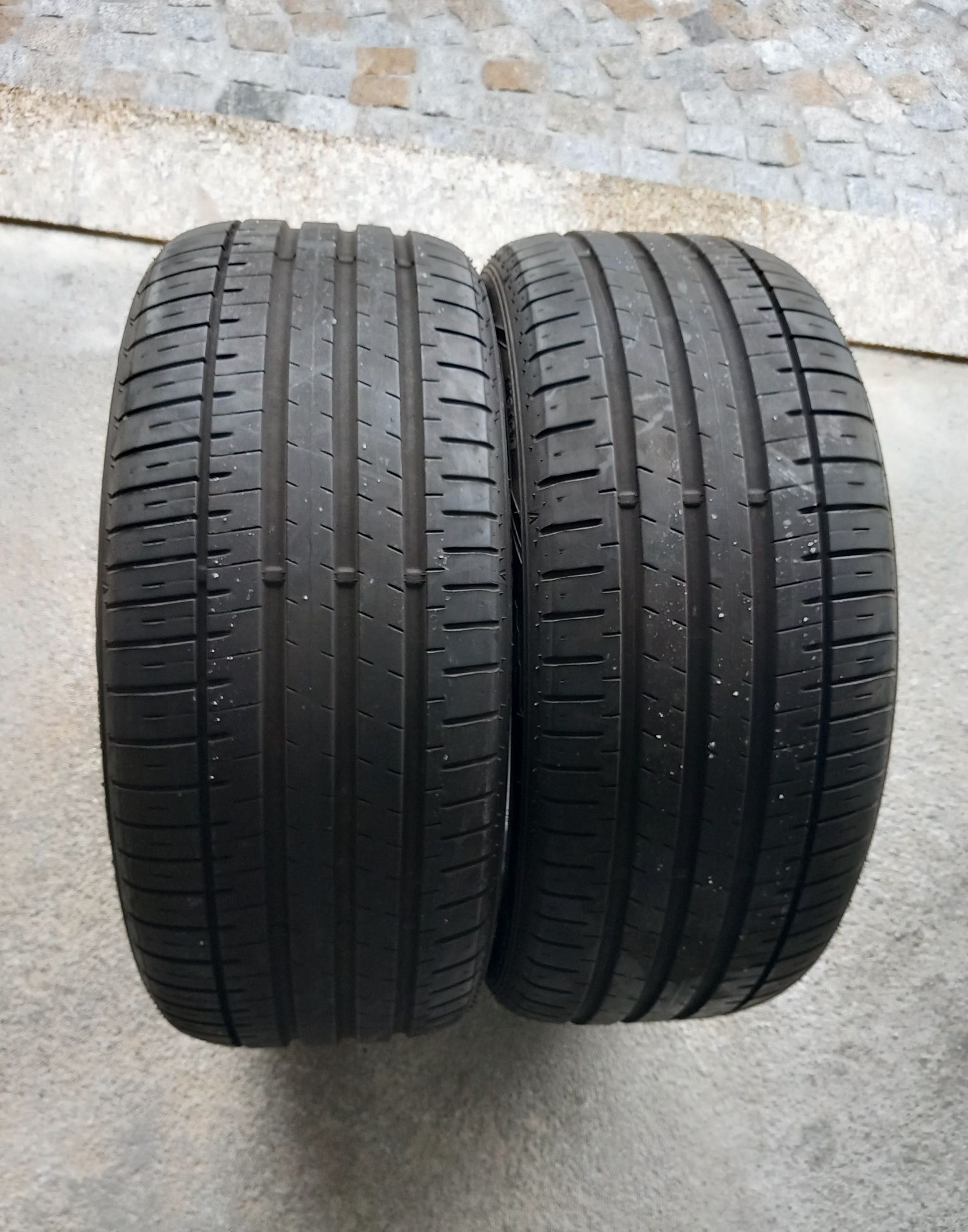 2 pneus 245/50R18 Falken semi novos