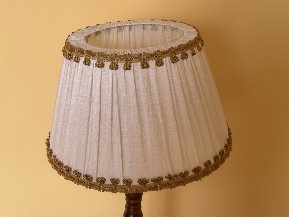 Lampa stojaca z abazurem