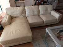 Sofá em pele sintética com chaise longue