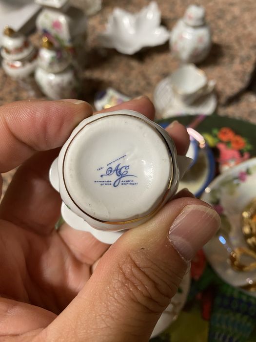 Mini chávena com pires – porcelana pintada à mão – Armando Grave