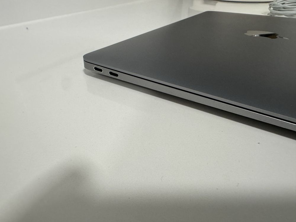 MacBook Air (retina, 13-inch,2019)