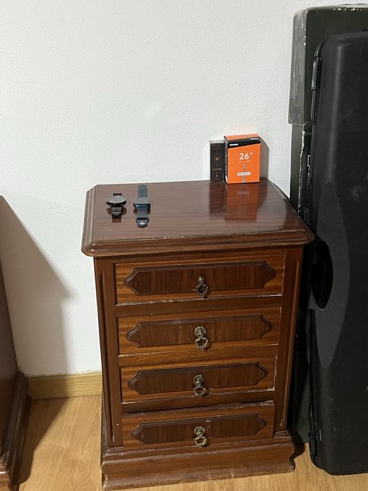 Vendo Mobilia de Quarto Madeira Maciça