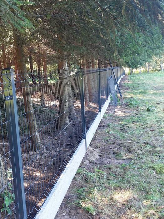 Montaż Ogrodzenie panelowe fi 4 153 z podmurówką 25cm