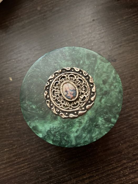 Гарна шкатулка для прикрас.