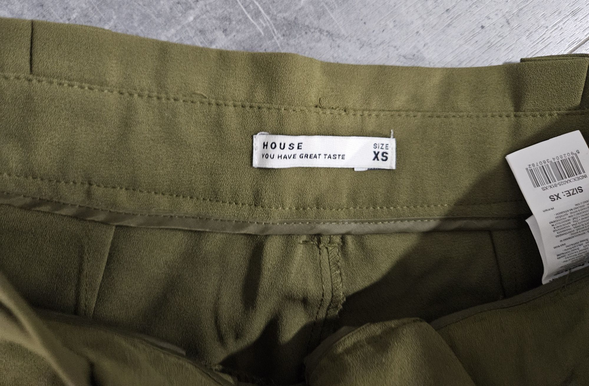 Zielone Khaki spodnie cygaretki House XS