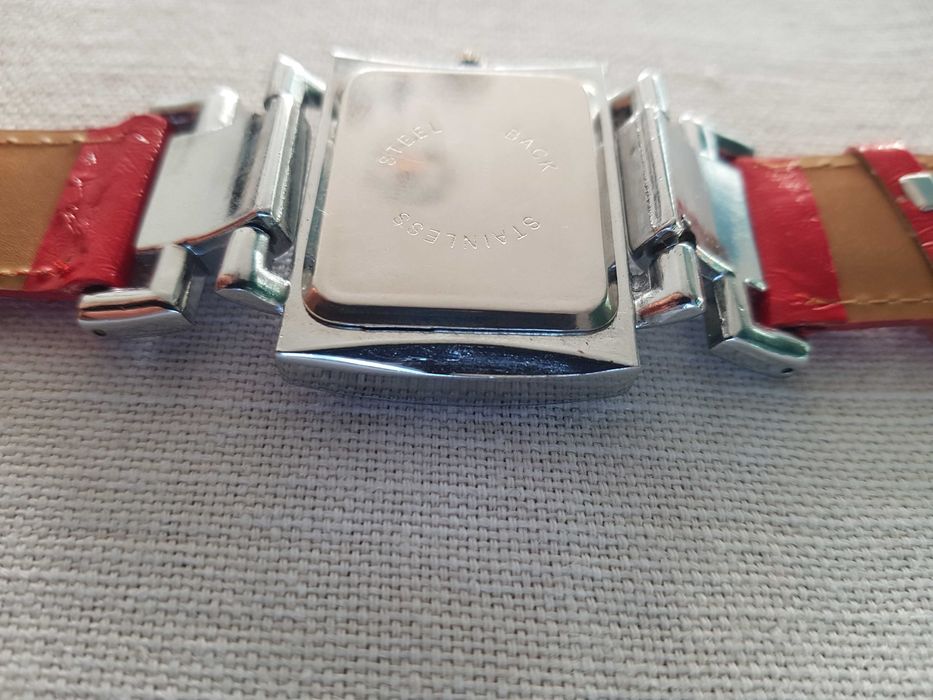 Zegarek damski nareczny YISHI Quartz z czerwonym paskiem nowa bateria