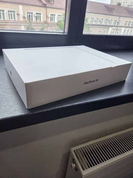 коробка від  MacBook