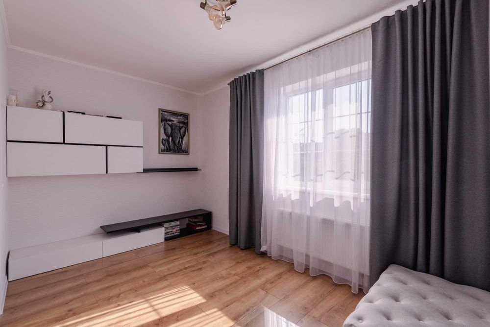 Без%Розкішний будинок з ремонтом,10 соток,басейн,баня.Гатне/Крюківщина