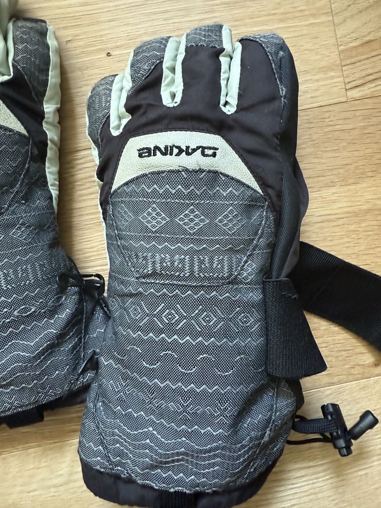 Luvas com protecoes para snowboard