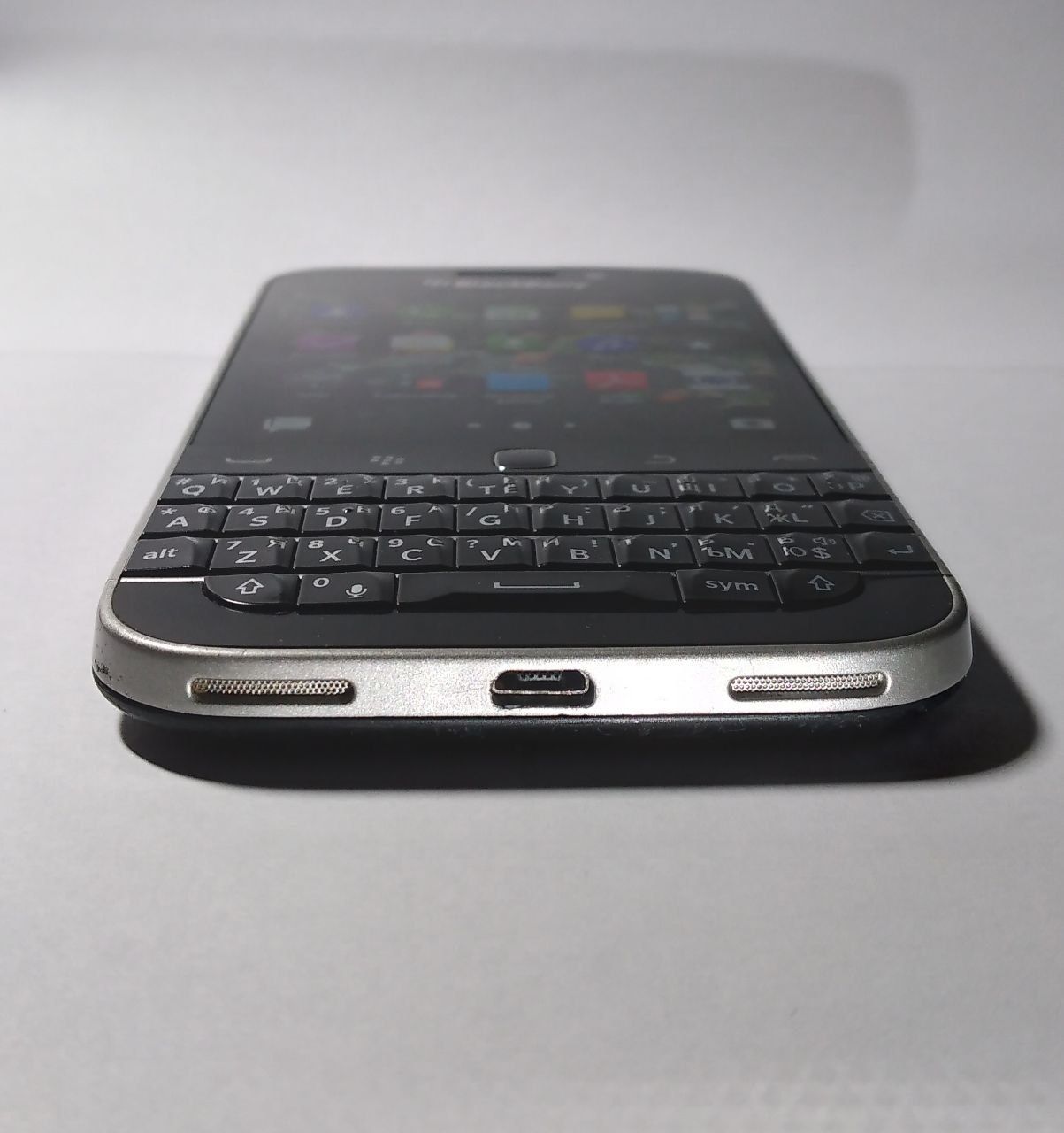 Смартфон с qwerty клавиатурой blackberry classic q20