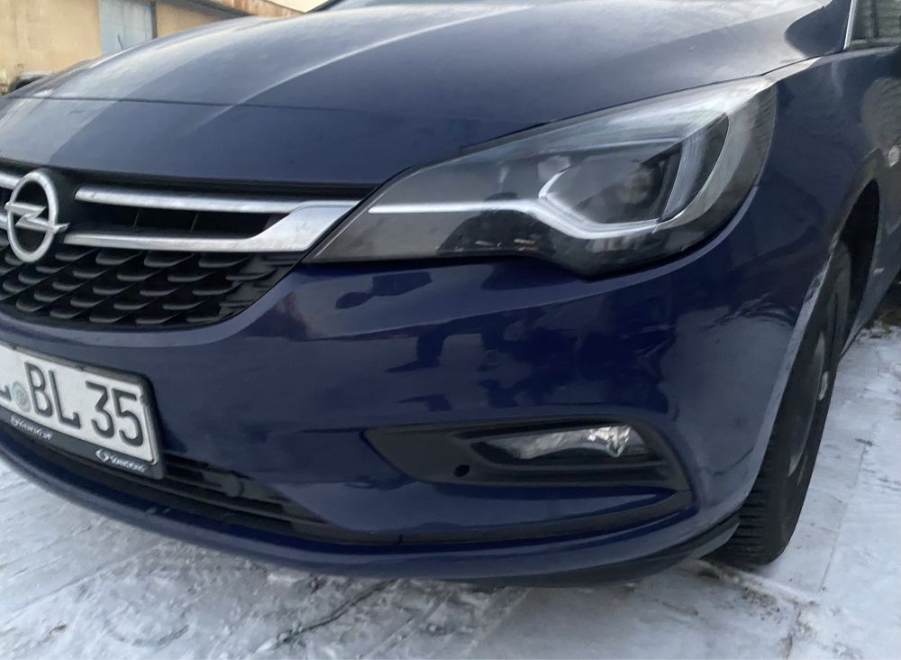 Opel astra K zderzak przód przedni kompletny w kolor Z20Z ładny