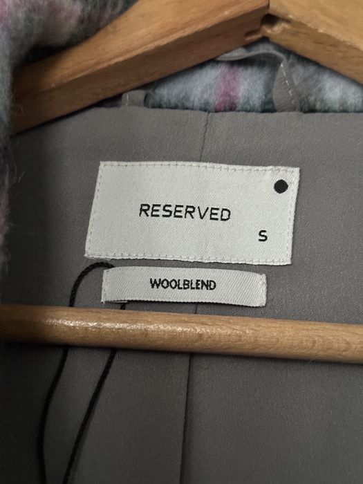 Wełniany płaszcz w kratę Reserved