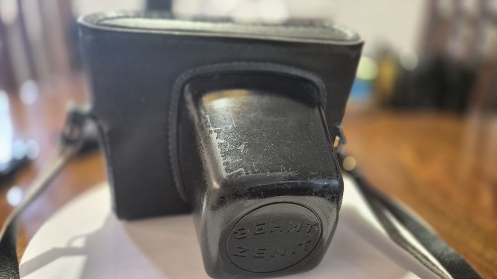 Zenit E wraz z obiektywem Helios 44-2 plus etui
