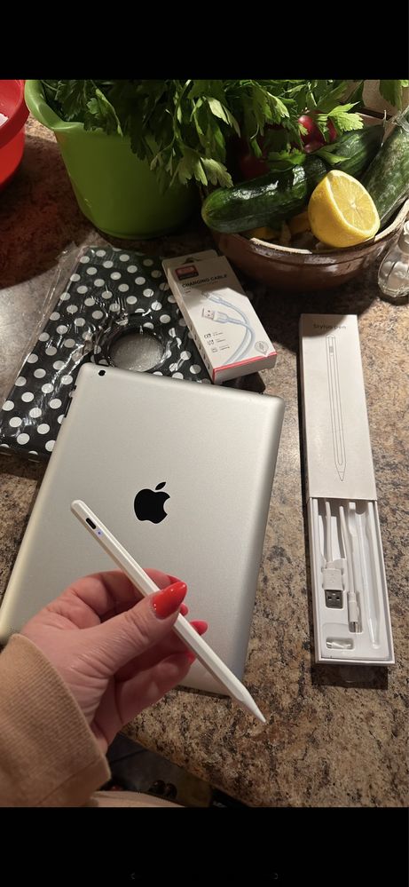 Tablet iPad Apple + nowy rysik + nowe etui + nowa folia - cały zestaw