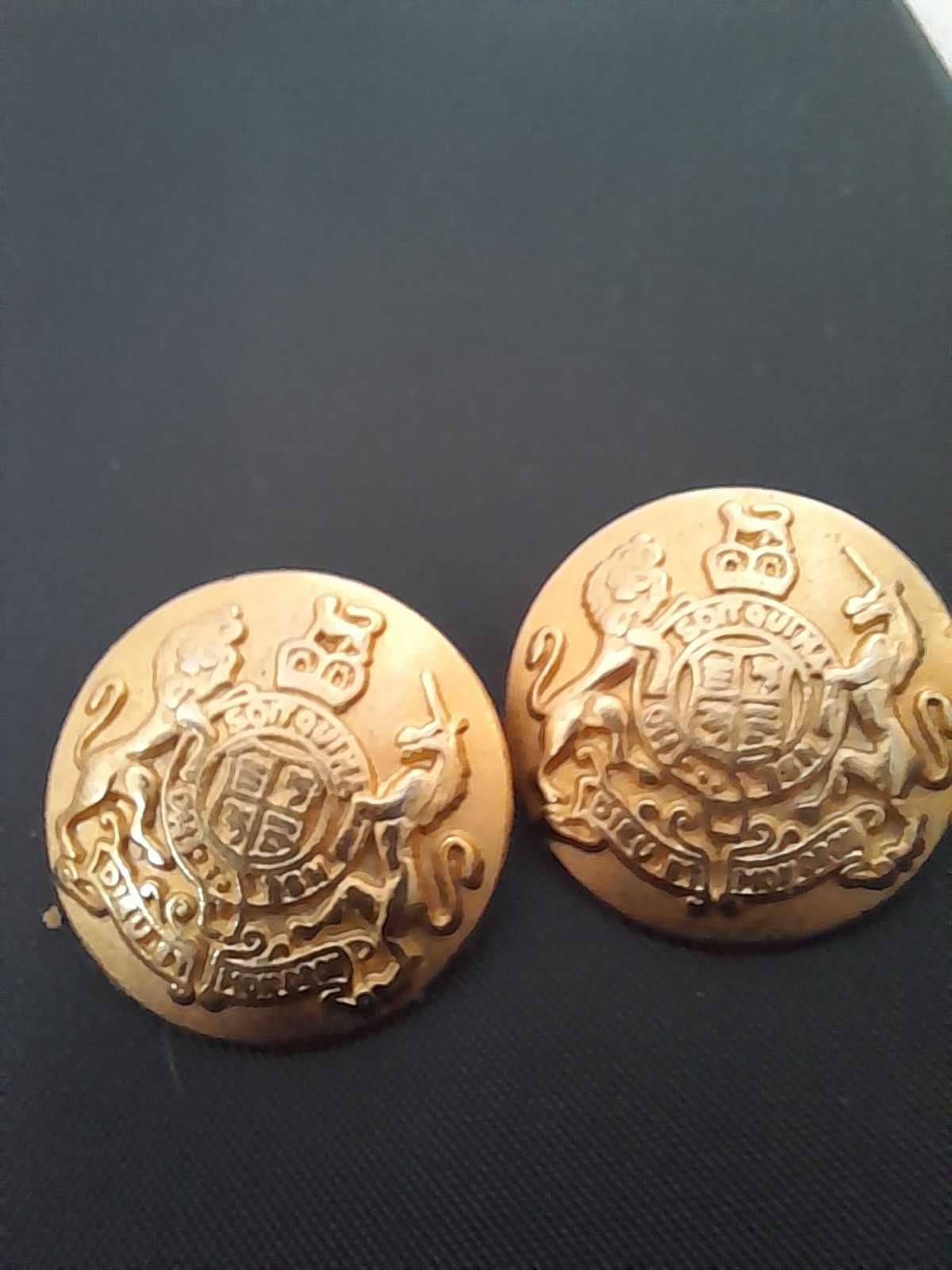Пуговицы латунные с ранним гербом  Великобритании - лев и единорог.