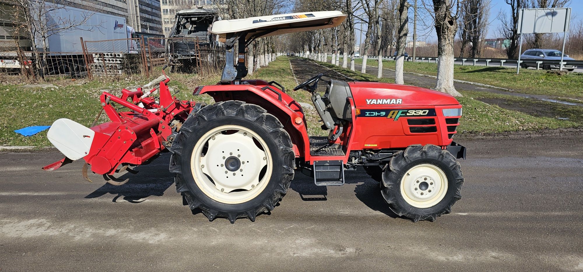 Японський  Мінітрактор Трактор   Yanmar AF330