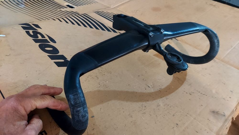 Guiadores e avanço  Sworks e Roval  ergonômico 420mm