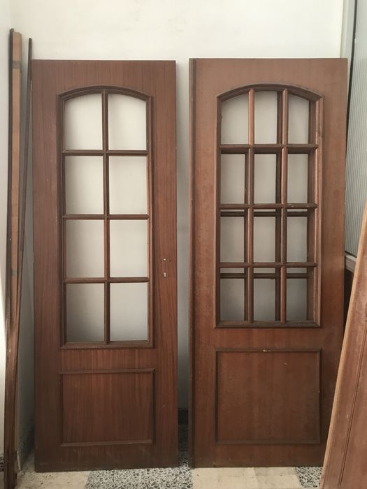 Portas madeiras aros e guarnições,