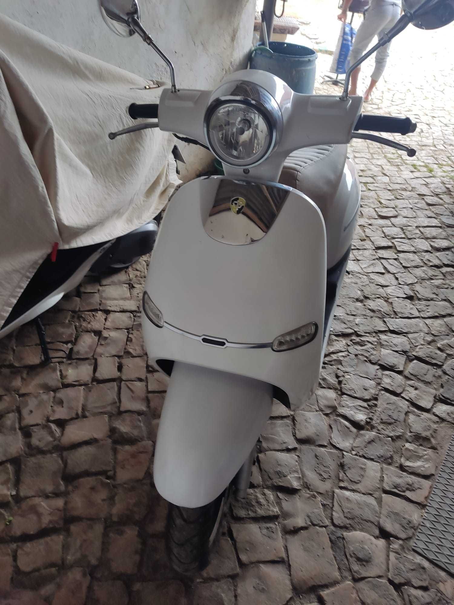 Vende se Scooter Elétrica Znen