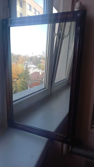 Lustro w drewnianej ramie, stare używane.
