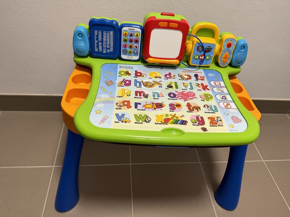 Angielskie interaktywne biurko stolik VTech Magia 5w1