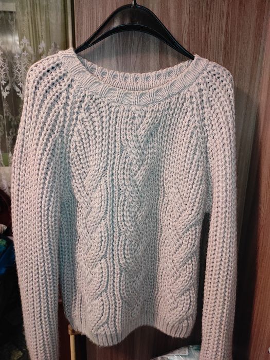 Светр жіночий пудровий