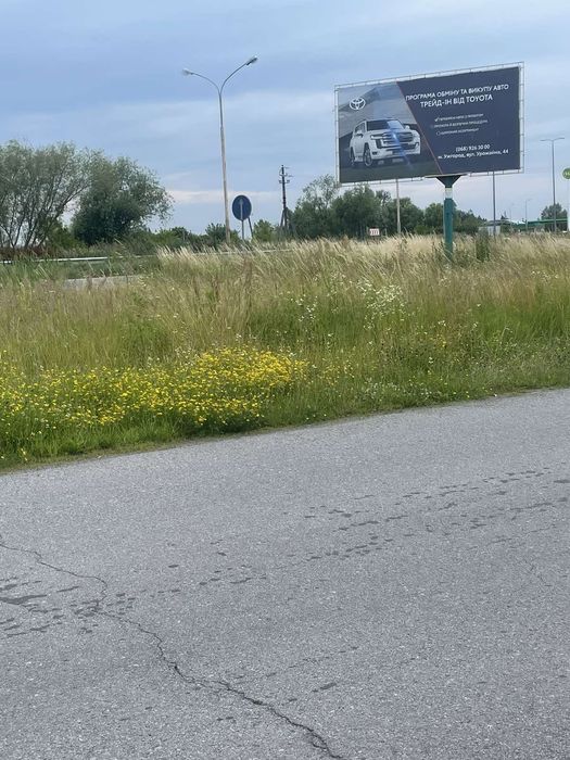 Продається земельна ділянка біля головної траси