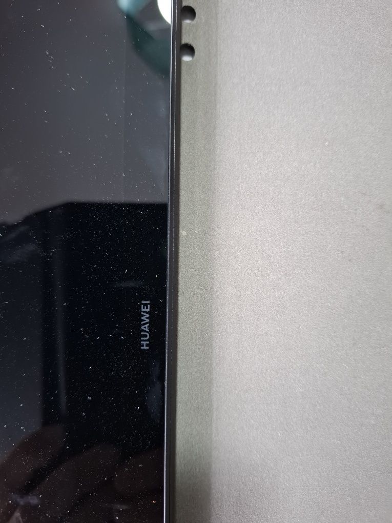 Tablet Huawei com pouco uso.