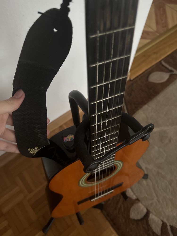 Gitara ze stojakiem